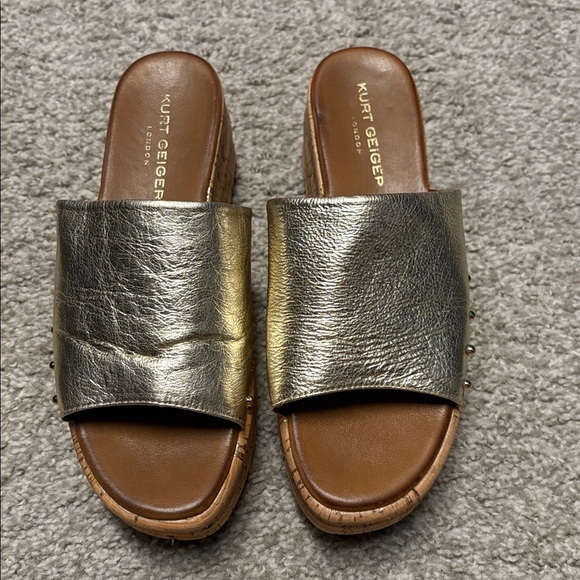 Kurt Geiger 'London Maci' Metallic Flatform Sandals with a cork platform sole - Picture 3 of 12